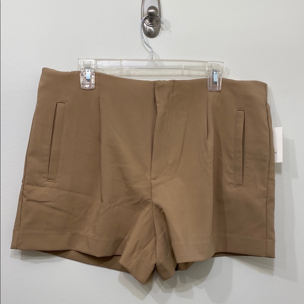 Women's Tan pleated Shorts
